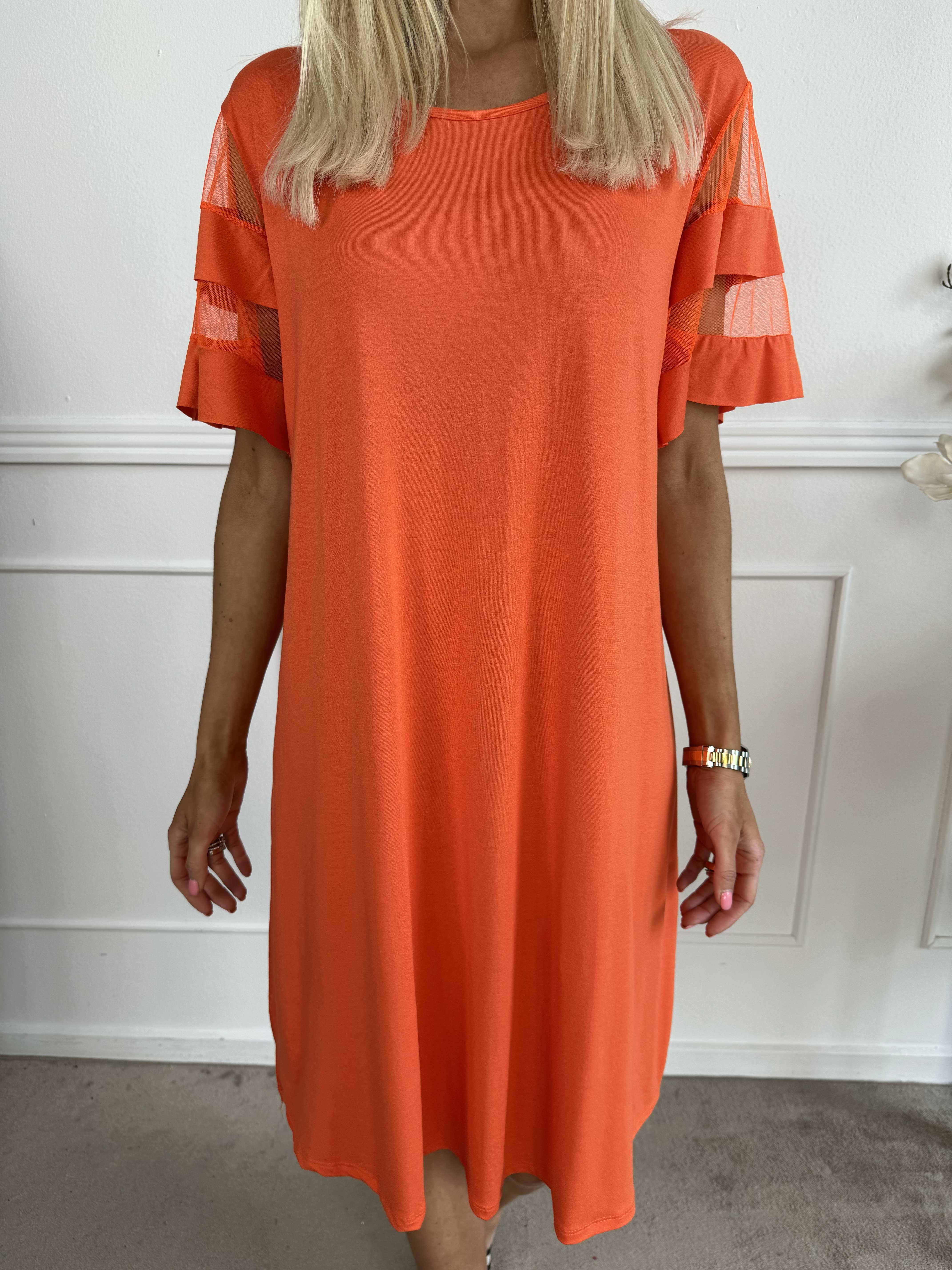 Sakina - T-shirt kjole med fine ærmer